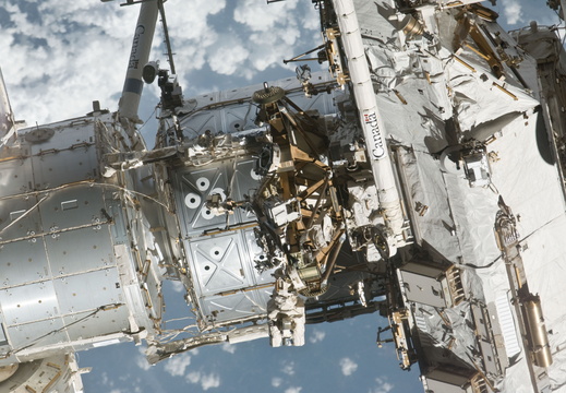 STS135-E-10837