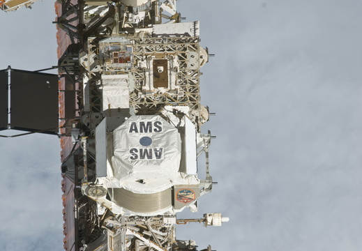 STS135-E-10955