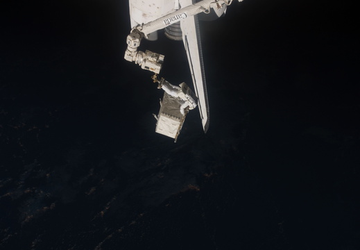 STS135-E-07512