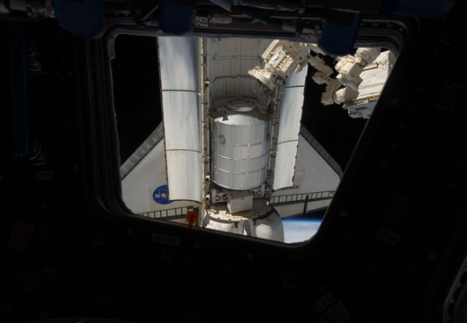 STS135-E-09331