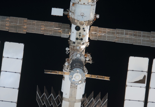 STS135-E-06814