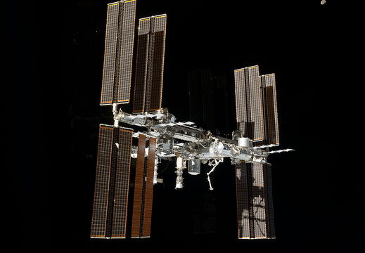 STS135-E-11811