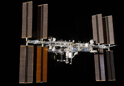 STS135-E-11793