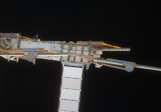 STS135-E-06823