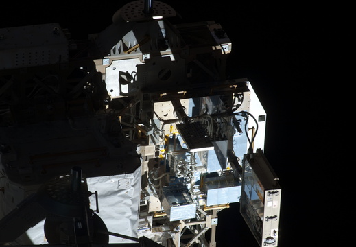 STS135-E-08409