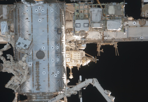 STS135-E-06861