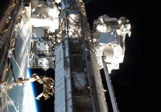 STS135-E-08470