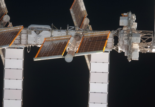 STS135-E-06802