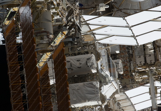 STS135-E-11296