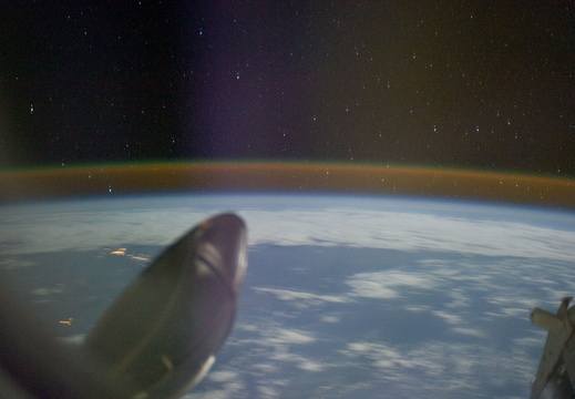 STS135-E-08995
