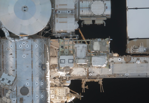 STS135-E-06862