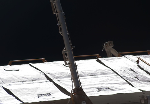 STS135-E-08619