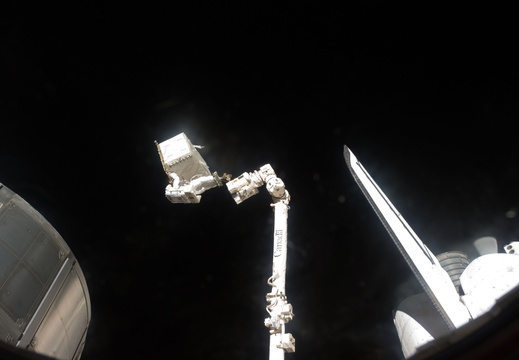 STS135-E-07504