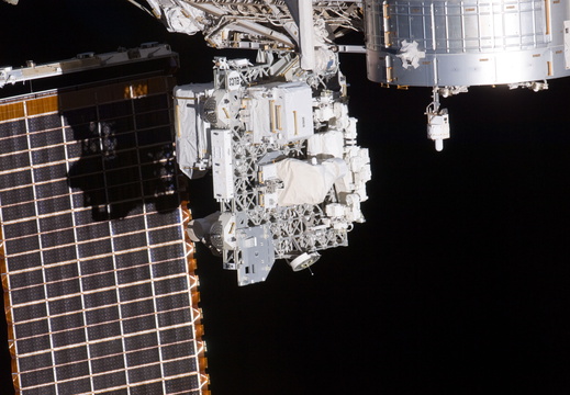 STS135-E-11071