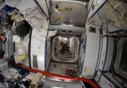 STS135-E-09132