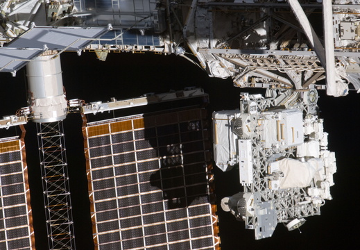 STS135-E-11054