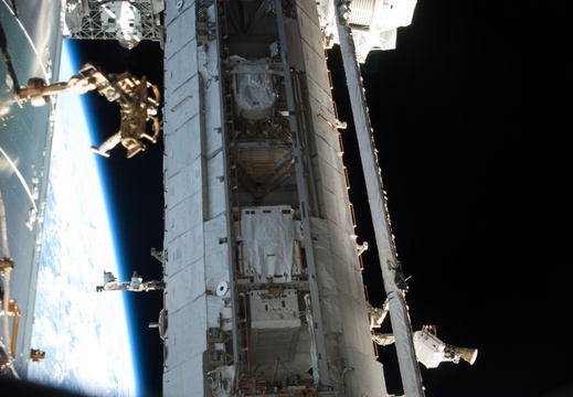 STS135-E-08472