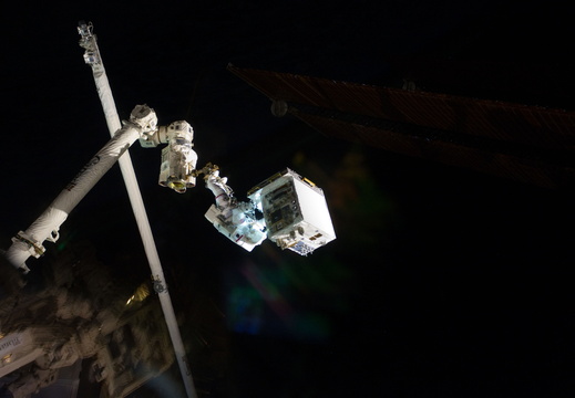 STS135-E-07531