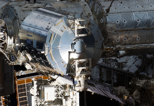 STS135-E-11158