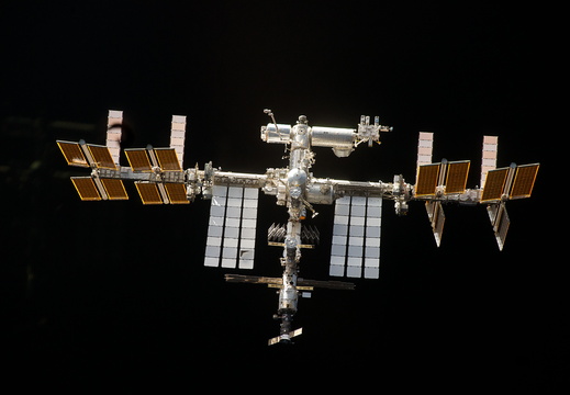 STS135-E-06715