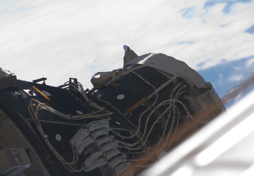 STS135-E-08593
