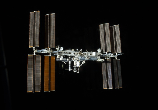 STS135-E-11788