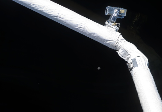 STS135-E-11981