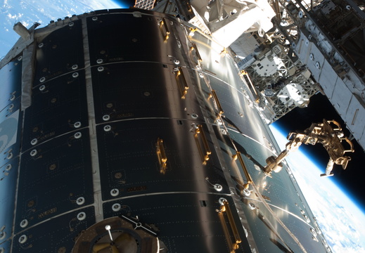 STS135-E-08475