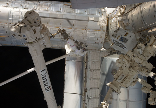 STS135-E-07590