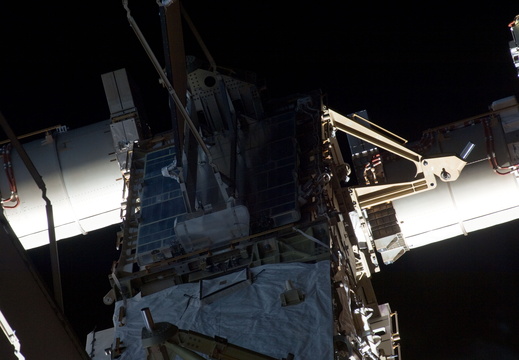 STS135-E-08434