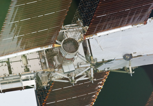 STS135-E-06921