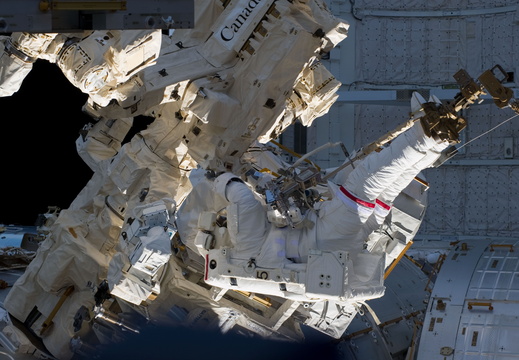 STS133-E-08189