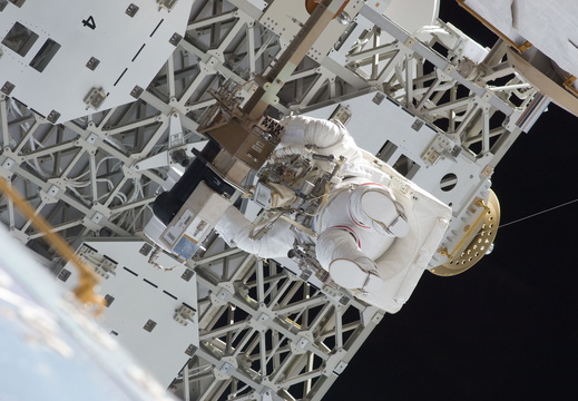 STS133-E-07432