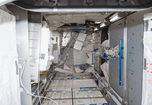 STS133-E-08813