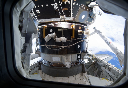 STS133-E-06496