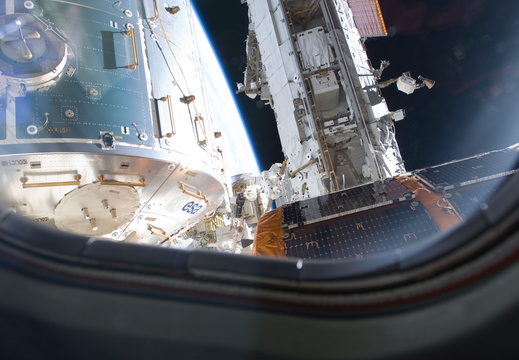 STS133-E-07451