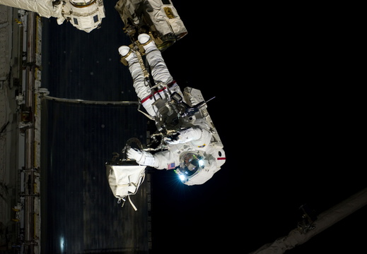 STS133-E-08153