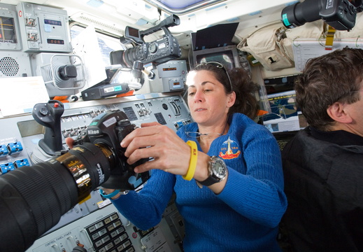 STS133-E-06824