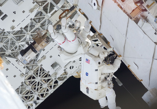 STS133-E-07436