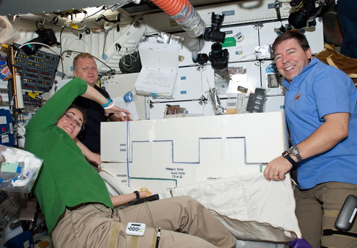 STS133-E-08336