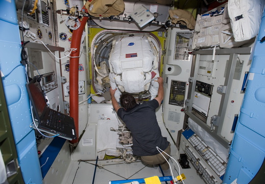 STS133-E-07421