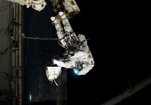 STS133-E-08154