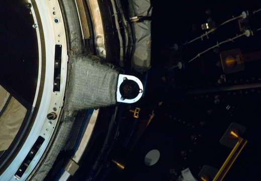 STS133-E-10304