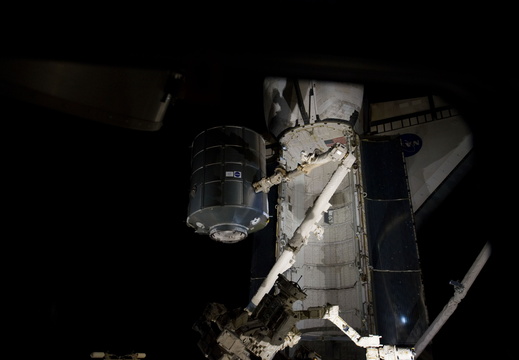 STS133-E-07492