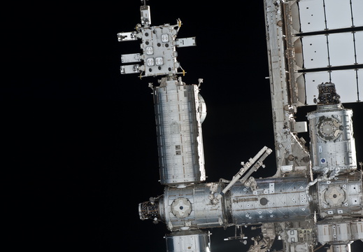 STS132-E-07836
