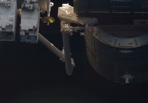 STS132-E-07402