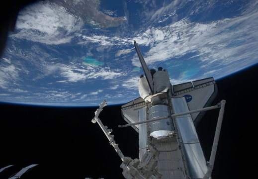 STS131-E-13917