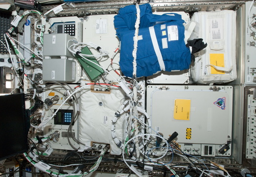 STS131-E-08896