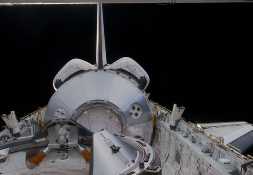 STS131-E-11096