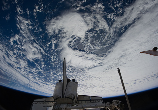 STS131-E-12557